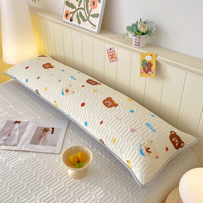 91家纺网 家纺一手货源 找家纺 芯宜佳 2025年新款A类乳胶凉感丝枕套 熊熊乐园-米黄