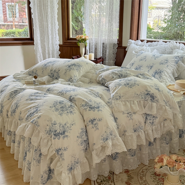91家纺网 家纺一手货源 找家纺 胜权家纺 2025新款春夏新款全棉法式花边床裙款四件套系列 蓝色花园
