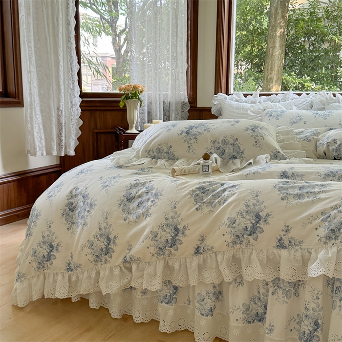 91家纺网 家纺一手货源 找家纺 胜权家纺 2025新款全棉法式花边款单床裙 蓝色花园