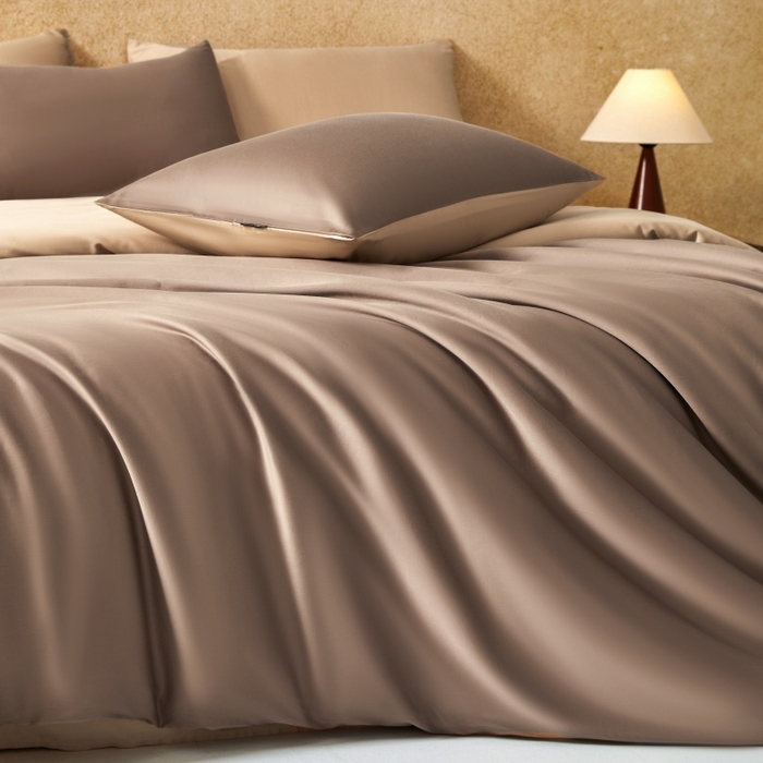 91家纺网 家纺一手货源 找家纺 秀色家纺 2025新款A类60s新疆长绒棉纯棉四件套全棉床上用品纯色床单被套被罩三件套-米朵 米朵-亚麻咖+香槟金