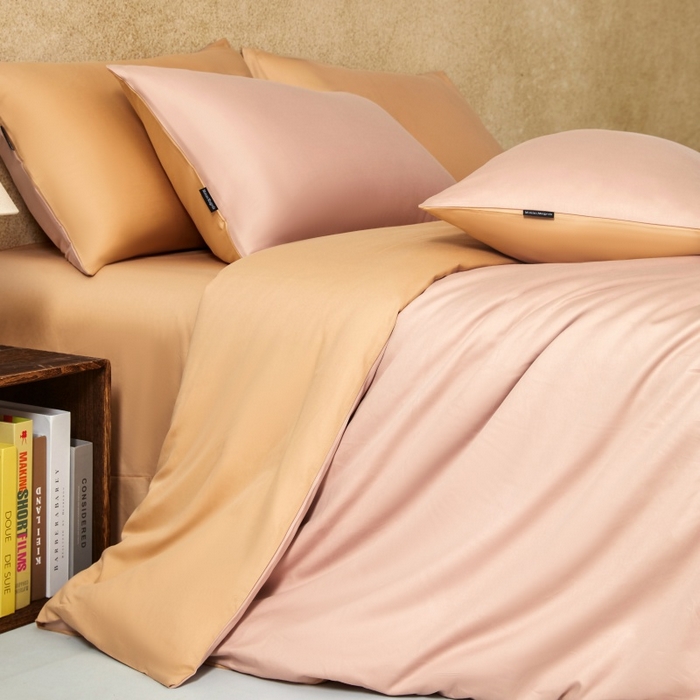 91家纺网 家纺一手货源 找家纺 秀色家纺 2025新款A类60s新疆长绒棉纯棉四件套全棉床上用品纯色床单被套被罩三件套-米朵 米朵-茱萸粉+香槟金