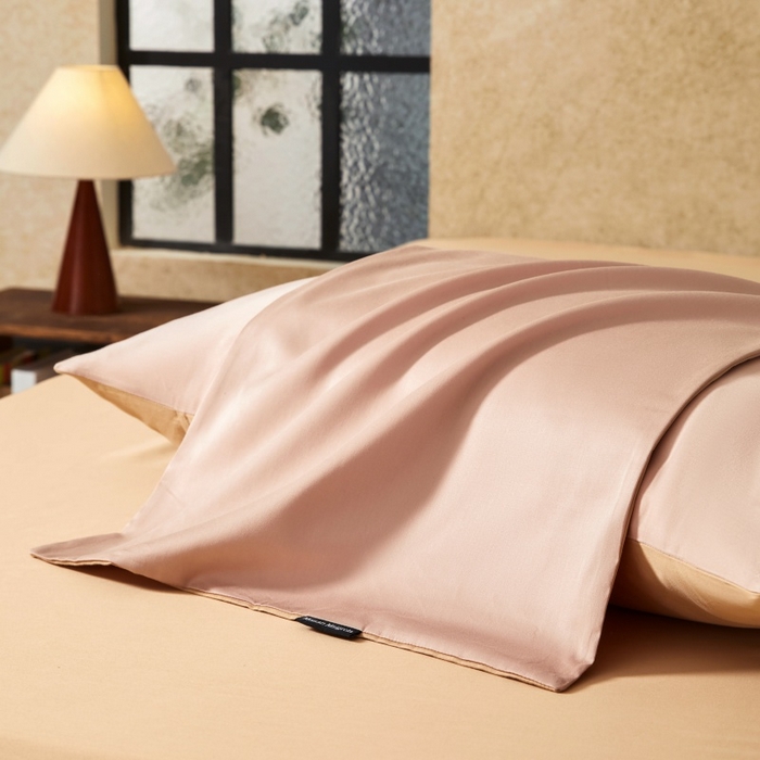 91家纺网 家纺一手货源 找家纺 秀色家纺 2025新款A类60s新疆长绒棉纯棉四件套全棉床上用品纯色床单被套被罩三件套-米朵 米朵-茱萸粉+香槟金