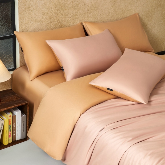 91家纺网 家纺一手货源 找家纺 秀色家纺 2025新款A类60s新疆长绒棉纯棉四件套全棉床上用品纯色床单被套被罩三件套-米朵 米朵-茱萸粉+香槟金