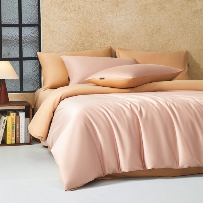 91家纺网 家纺一手货源 找家纺 秀色家纺 2025新款A类60s新疆长绒棉纯棉四件套全棉床上用品纯色床单被套被罩三件套-米朵 米朵-茱萸粉+香槟金