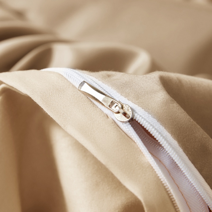 91家纺网 家纺一手货源 找家纺 秀色家纺 2025新款A类60s新疆长绒棉纯棉四件套全棉床上用品纯色床单被套被罩三件套-米朵 米朵-奶昔白+亚麻咖