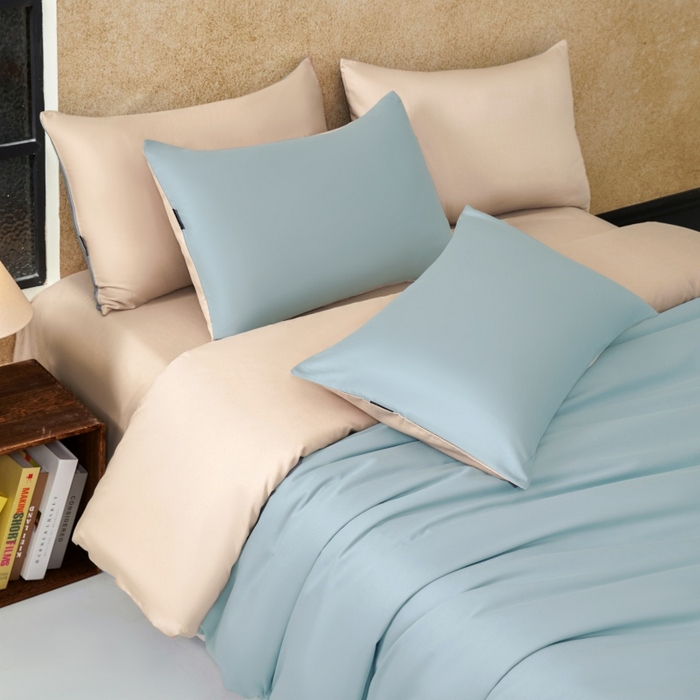 91家纺网 家纺一手货源 找家纺 秀色家纺 2025新款A类60s新疆长绒棉纯棉四件套全棉床上用品纯色床单被套被罩三件套-米朵 米朵-天空蓝+奶昔白