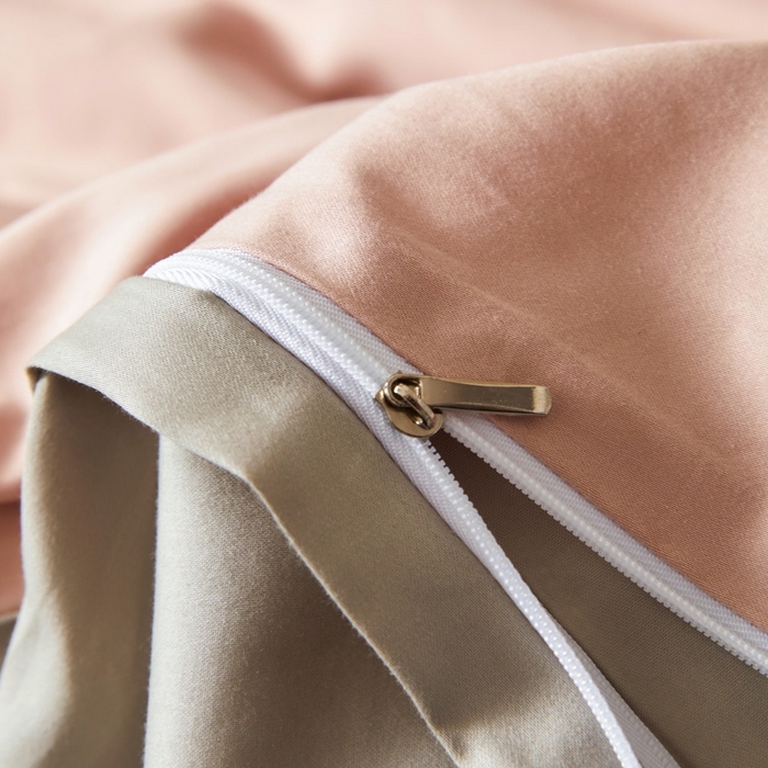 91家纺网 家纺一手货源 找家纺 秀色家纺 2025新款A类60s新疆长绒棉纯棉四件套全棉床上用品纯色床单被套被罩三件套-米朵 米朵-蕊粉灰