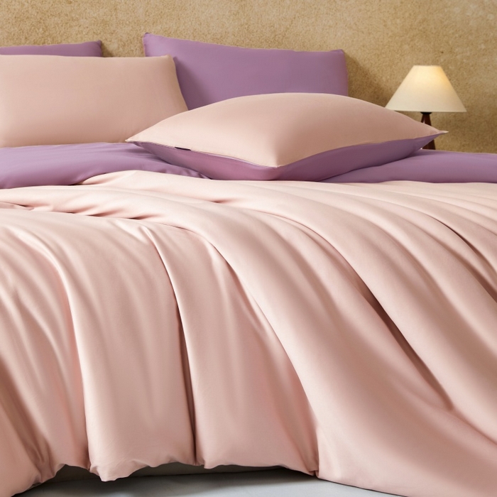 91家纺网 家纺一手货源 找家纺 秀色家纺 2025新款A类60s新疆长绒棉纯棉四件套全棉床上用品纯色床单被套被罩三件套-米朵 米朵-茱萸粉+乌梅紫