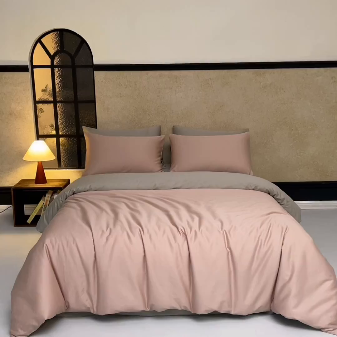 91家纺网 家纺一手货源 找家纺 秀色家纺 2025新款A类60s新疆长绒棉纯棉四件套全棉床上用品纯色床单被套被罩三件套-米朵 米朵-蕊粉灰