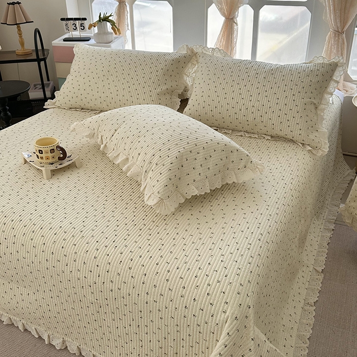 91家纺网 家纺一手货源 找家纺 （总）奈萝家纺 2025新款全棉13372印花花边床盖三件套