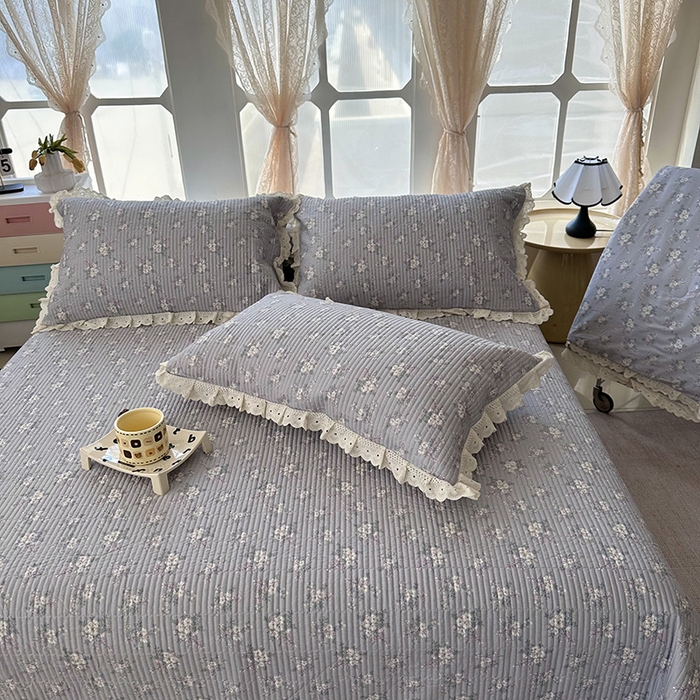 91家纺网 家纺一手货源 找家纺 （总）奈萝家纺 2025新款全棉13372印花花边床盖三件套