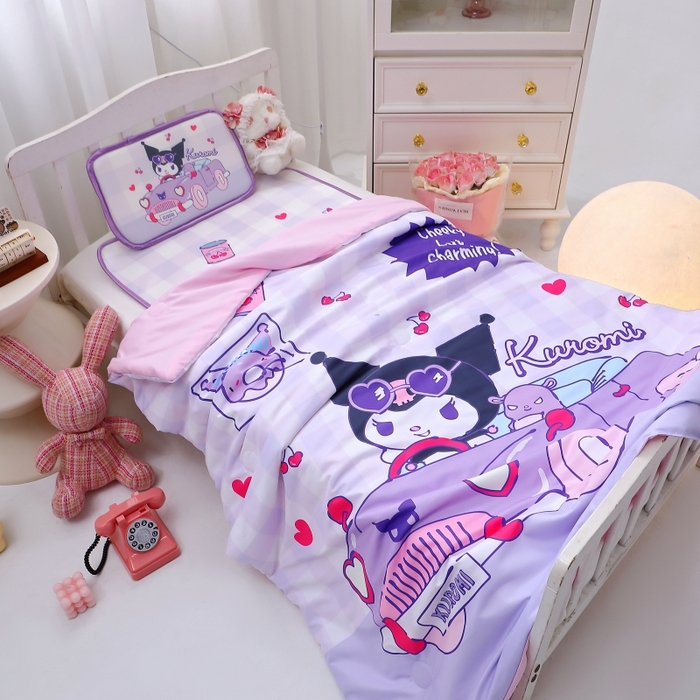 91家纺网 家纺一手货源 找家纺 八零年代 2025新款三丽鸥IP正版授权凉席新品云柔天丝软凉席冰丝儿童席幼儿园午睡凉席套件 库洛米-汽车