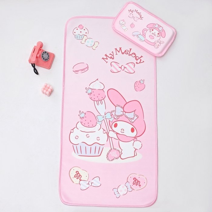 91家纺网 家纺一手货源 找家纺 八零年代 2025新款三丽鸥IP正版授权凉席新品云柔天丝软凉席冰丝儿童席幼儿园午睡凉席套件 美乐蒂-草莓甜心