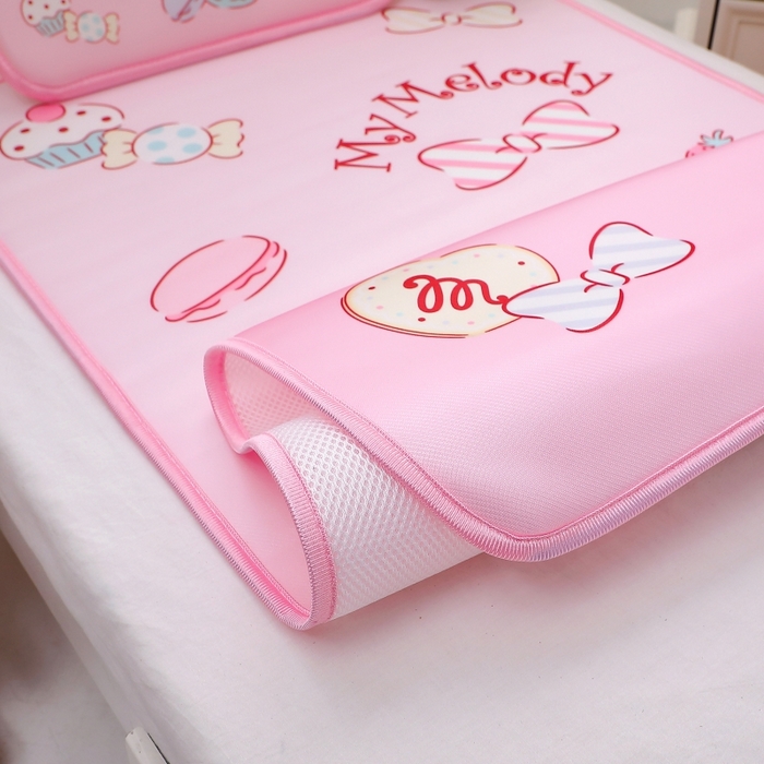 91家纺网 家纺一手货源 找家纺 八零年代 2025新款三丽鸥IP正版授权凉席新品云柔天丝软凉席冰丝儿童席幼儿园午睡凉席套件 美乐蒂-草莓甜心