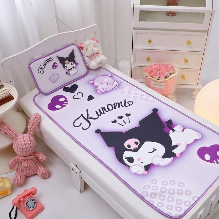 91家纺网 家纺一手货源 找家纺 八零年代 2025新款三丽鸥IP正版授权凉席新品云柔天丝软凉席冰丝儿童席幼儿园午睡凉席套件 库洛米-魔法