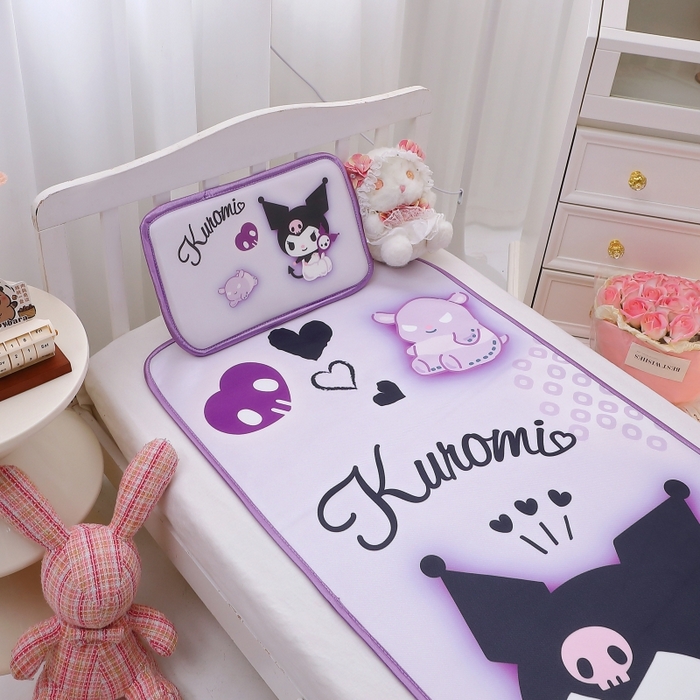 91家纺网 家纺一手货源 找家纺 八零年代 2025新款三丽鸥IP正版授权凉席新品云柔天丝软凉席冰丝儿童席幼儿园午睡凉席套件 库洛米-魔法