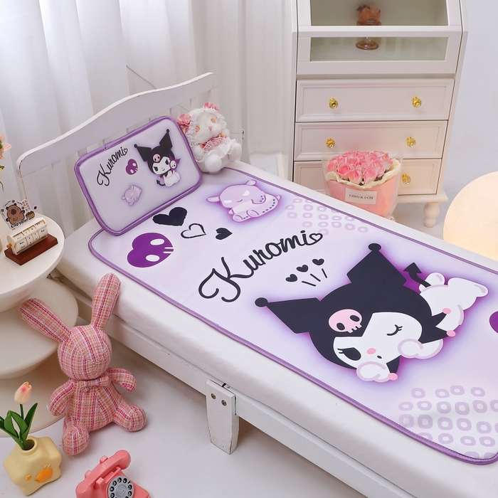 91家纺网 家纺一手货源 找家纺 八零年代 2025新款三丽鸥IP正版授权凉席新品云柔天丝软凉席冰丝儿童席幼儿园午睡凉席套件 库洛米-魔法