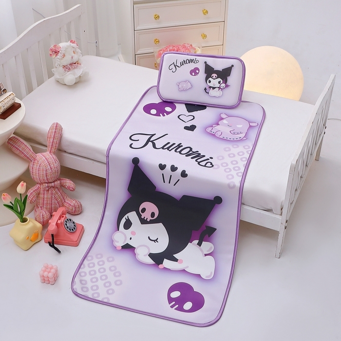 91家纺网 家纺一手货源 找家纺 八零年代 2025新款三丽鸥IP正版授权凉席新品云柔天丝软凉席冰丝儿童席幼儿园午睡凉席套件 库洛米-魔法