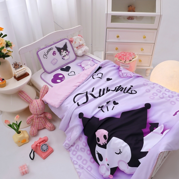 91家纺网 家纺一手货源 找家纺 八零年代 2025新款三丽鸥IP正版授权凉席新品云柔天丝软凉席冰丝儿童席幼儿园午睡凉席套件 库洛米-魔法