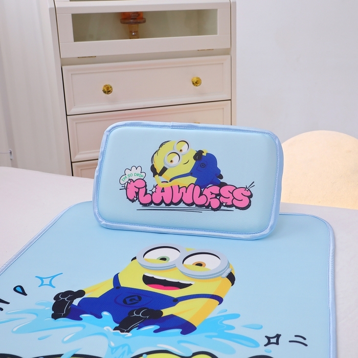 91家纺网 家纺一手货源 找家纺 八零年代 2025新款三丽鸥IP正版授权凉席新品云柔天丝软凉席冰丝儿童席幼儿园午睡凉席套件 小黄人-MINI