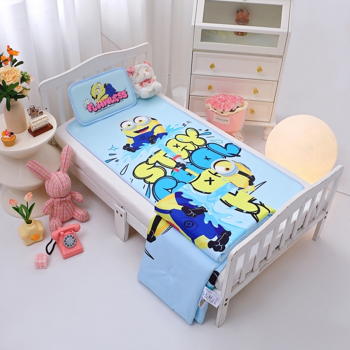 91家纺网 家纺一手货源 找家纺 八零年代 2025新款三丽鸥IP正版授权凉席新品云柔天丝软凉席冰丝儿童席幼儿园午睡凉席套件 小黄人-MINI