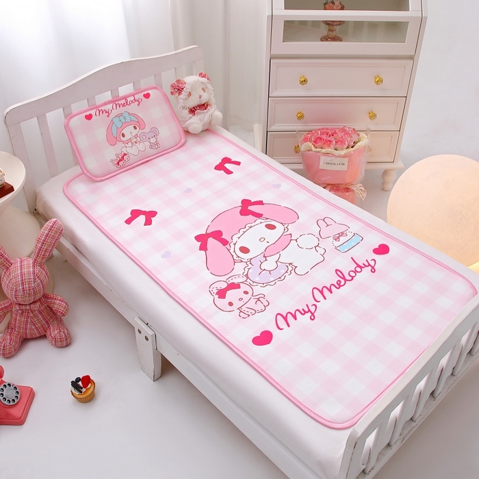 91家纺网 家纺一手货源 找家纺 八零年代 2025新款三丽鸥IP正版授权凉席新品云柔天丝软凉席冰丝儿童席幼儿园午睡凉席套件 美乐蒂-粉格