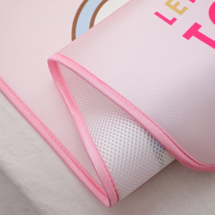 91家纺网 家纺一手货源 找家纺 八零年代 2025新款三丽鸥IP正版授权凉席新品云柔天丝软凉席冰丝儿童席幼儿园午睡凉席套件 小黄人-BOB粉