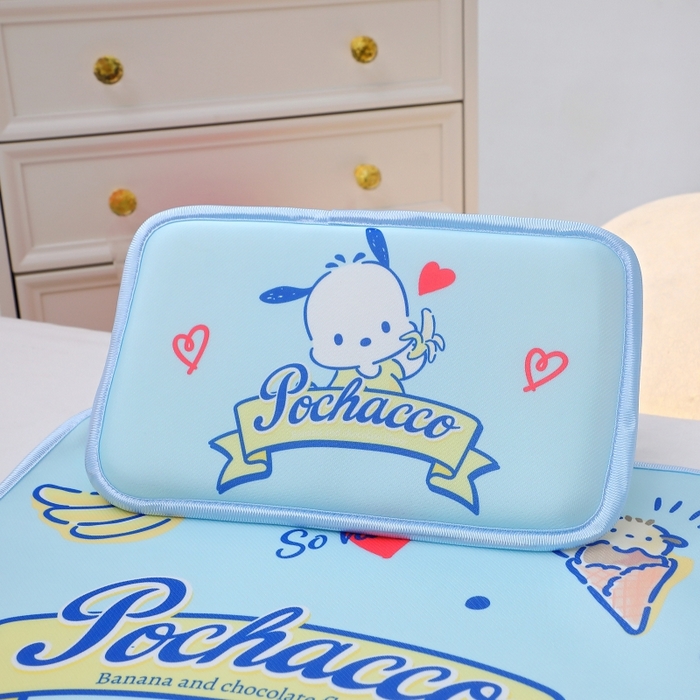 91家纺网 家纺一手货源 找家纺 八零年代 2025新款三丽鸥IP正版授权凉席新品云柔天丝软凉席冰丝儿童席幼儿园午睡凉席套件 帕恰狗