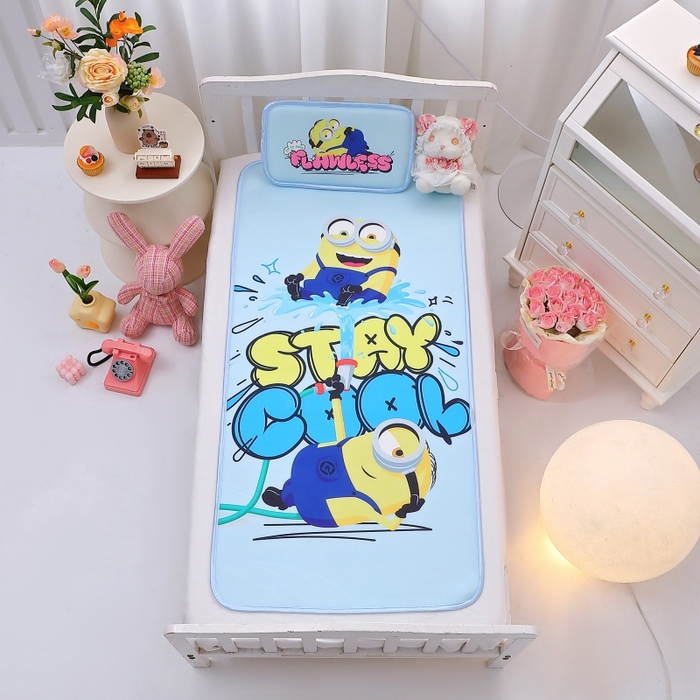 91家纺网 家纺一手货源 找家纺 八零年代 2025新款三丽鸥IP正版授权凉席新品云柔天丝软凉席冰丝儿童席幼儿园午睡凉席套件 小黄人-MINI