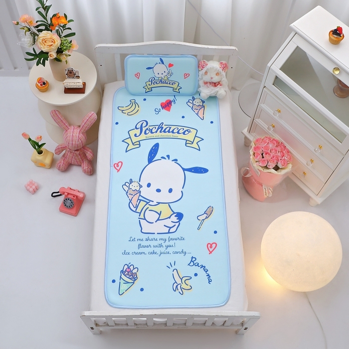 91家纺网 家纺一手货源 找家纺 八零年代 2025新款三丽鸥IP正版授权凉席新品云柔天丝软凉席冰丝儿童席幼儿园午睡凉席套件 帕恰狗