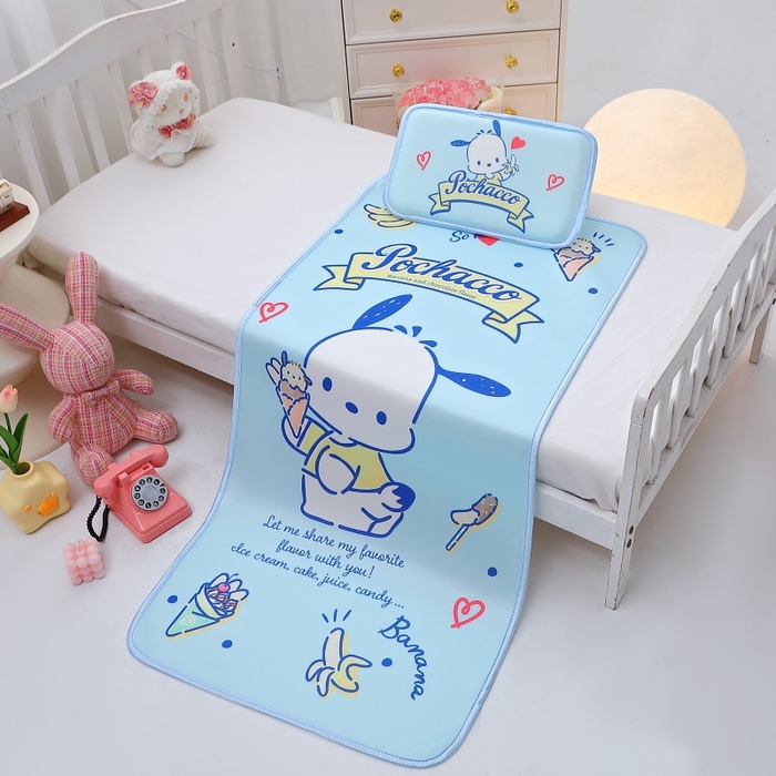 91家纺网 家纺一手货源 找家纺 八零年代 2025新款三丽鸥IP正版授权凉席新品云柔天丝软凉席冰丝儿童席幼儿园午睡凉席套件 帕恰狗