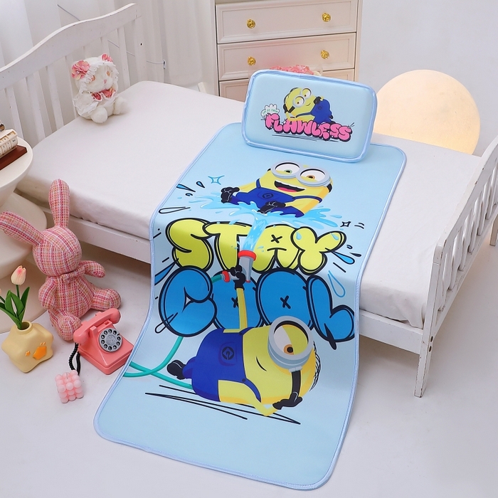 91家纺网 家纺一手货源 找家纺 八零年代 2025新款三丽鸥IP正版授权凉席新品云柔天丝软凉席冰丝儿童席幼儿园午睡凉席套件 小黄人-MINI