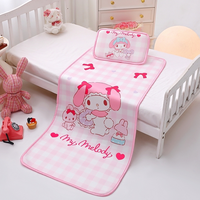 91家纺网 家纺一手货源 找家纺 八零年代 2025新款三丽鸥IP正版授权凉席新品云柔天丝软凉席冰丝儿童席幼儿园午睡凉席套件 美乐蒂-粉格