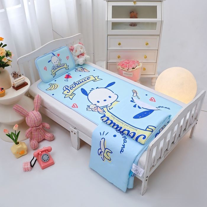 91家纺网 家纺一手货源 找家纺 八零年代 2025新款三丽鸥IP正版授权凉席新品云柔天丝软凉席冰丝儿童席幼儿园午睡凉席套件 帕恰狗