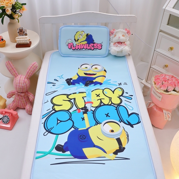 91家纺网 家纺一手货源 找家纺 八零年代 2025新款三丽鸥IP正版授权凉席新品云柔天丝软凉席冰丝儿童席幼儿园午睡凉席套件 小黄人-MINI