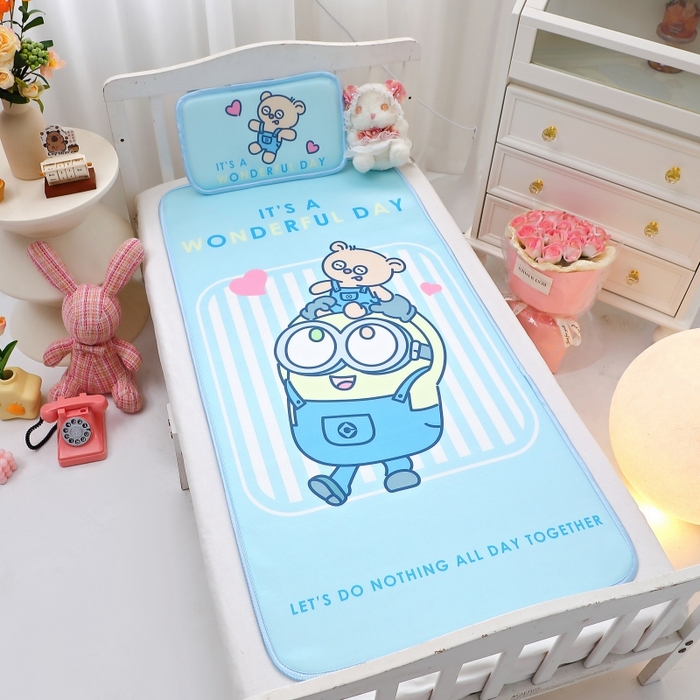 91家纺网 家纺一手货源 找家纺 八零年代 2025新款三丽鸥IP正版授权凉席新品云柔天丝软凉席冰丝儿童席幼儿园午睡凉席套件 小黄人-BOB蓝