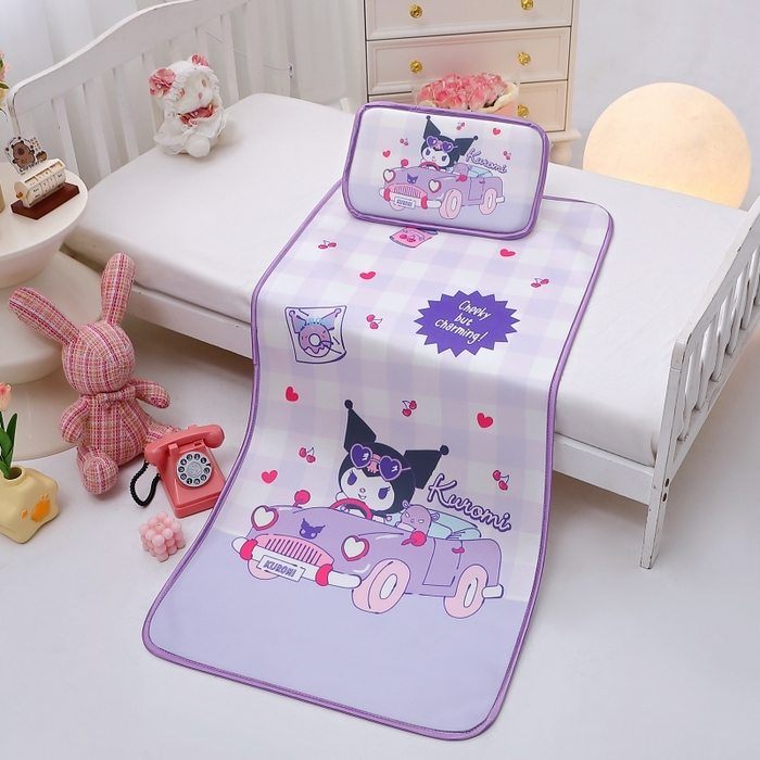 91家纺网 家纺一手货源 找家纺 八零年代 2025新款三丽鸥IP正版授权凉席新品云柔天丝软凉席冰丝儿童席幼儿园午睡凉席套件 库洛米-汽车