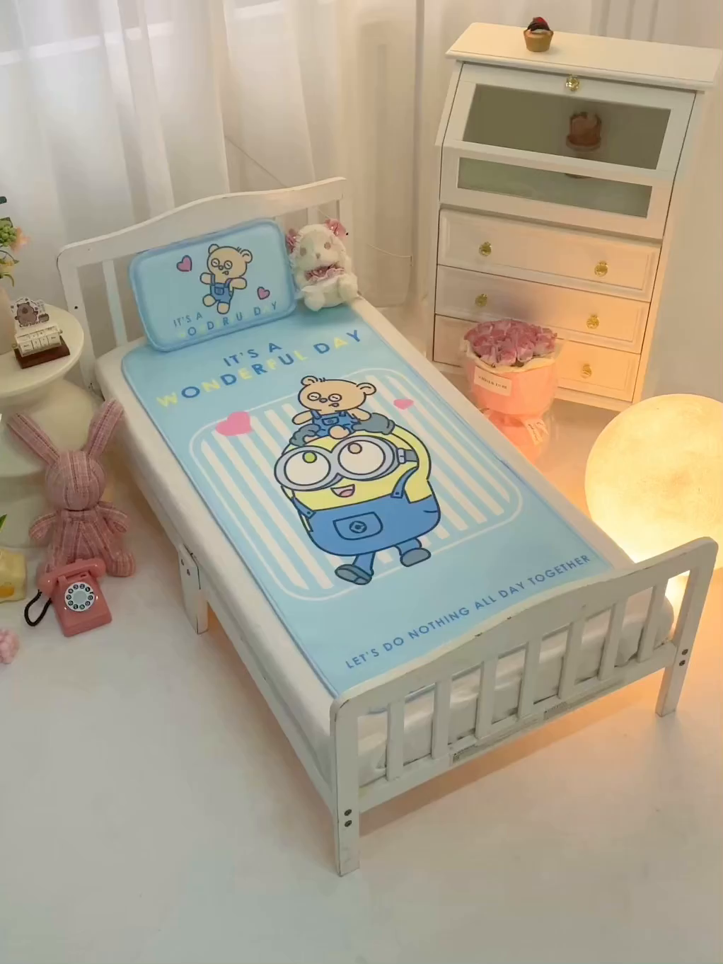 91家纺网 家纺一手货源 找家纺 八零年代 2025新款三丽鸥IP正版授权凉席新品云柔天丝软凉席冰丝儿童席幼儿园午睡凉席套件 小黄人-BOB蓝