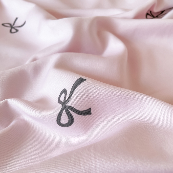 91家纺网 家纺一手货源 找家纺 绒世界 2025新款小清新美拉德水洗冰丝套件四件套 蝴蝶结-粉