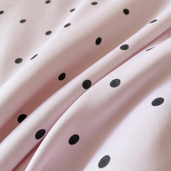 91家纺网 家纺一手货源 找家纺 绒世界 2025新款水洗真丝绣花冰丝美拉德夏被四件套系列 夏被-波点-粉