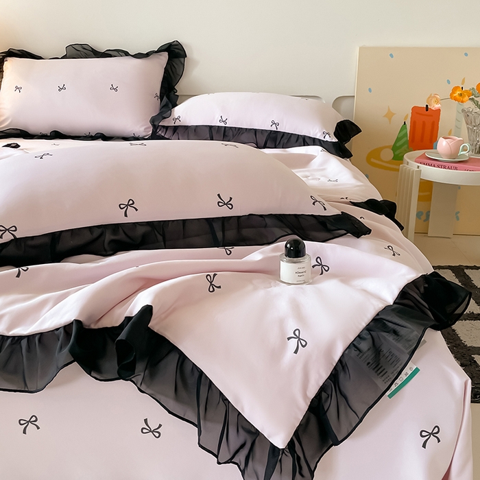 91家纺网 家纺一手货源 找家纺 绒世界 2025新款水洗真丝绣花冰丝美拉德夏被四件套系列 夏被-蝴蝶结-粉