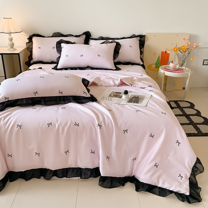 91家纺网 家纺一手货源 找家纺 绒世界 2025新款水洗真丝绣花冰丝美拉德夏被四件套系列 夏被-蝴蝶结-粉