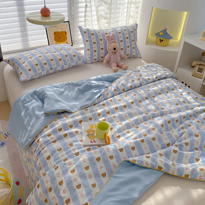 91家纺网 家纺一手货源 找家纺 美派工厂店2025新款水洗邹邹纱夏被 小熊拉钩-蓝