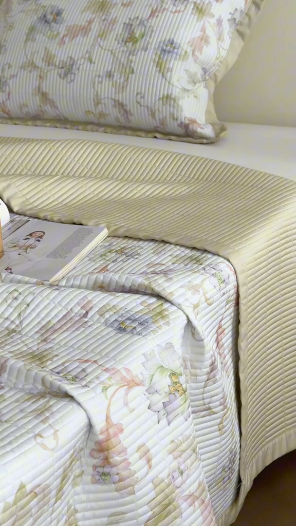 91家纺网 家纺一手货源 找家纺 黛舒家居2025新款天丝水洗印花夏被床盖三件套 樱岛春漫