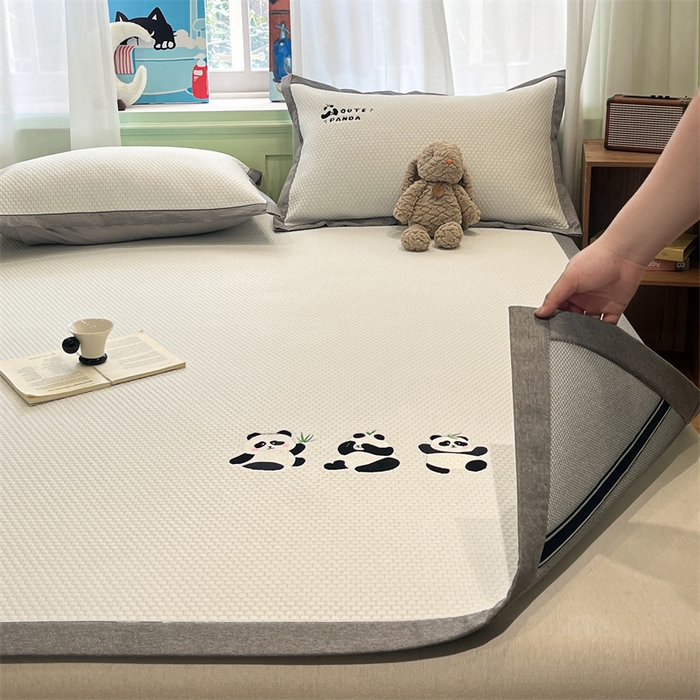 91家纺网 家纺一手货源 找家纺 启程家纺 2025春夏新款冰豆豆凉席刺绣款复合三明治三件套 熊猫-白