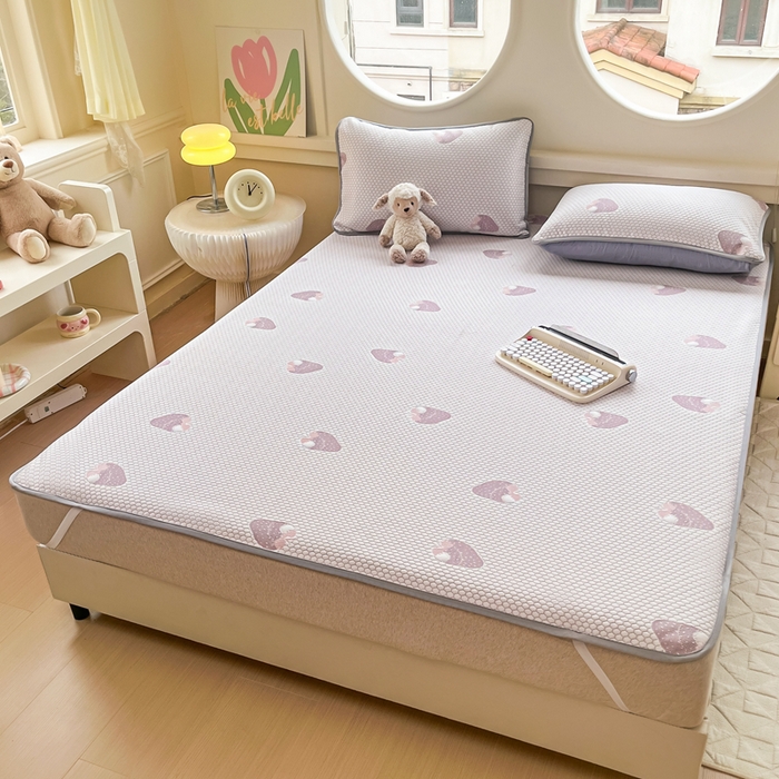 91家纺网 家纺一手货源 找家纺 芙绣 2025新款凉感丝提花学生凉席三件套 莓烦恼