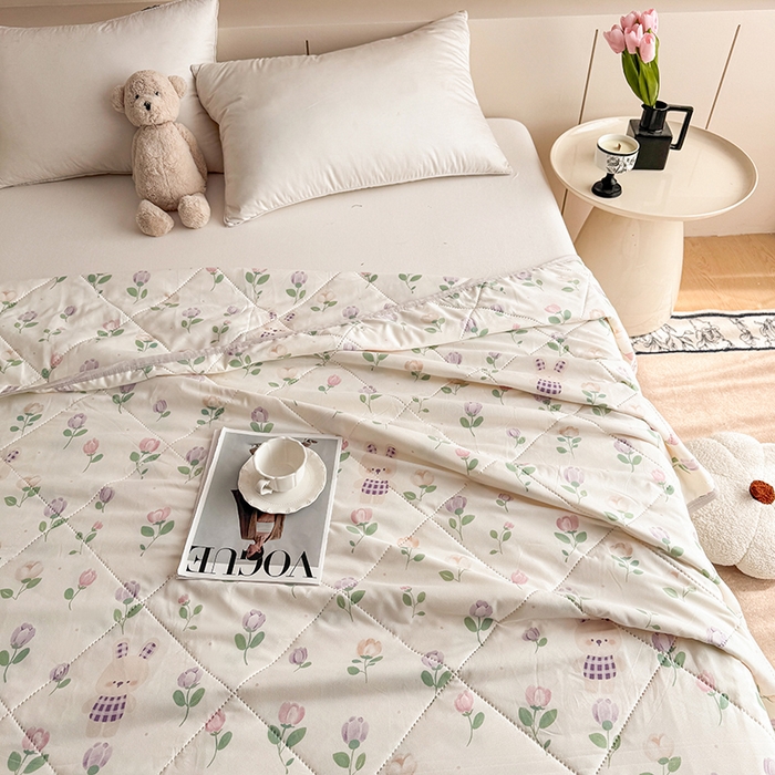 91家纺网 家纺一手货源 找家纺 薇玛仕 2025新款印花款小清新超声波大豆夏凉被空调被 花间逐兔