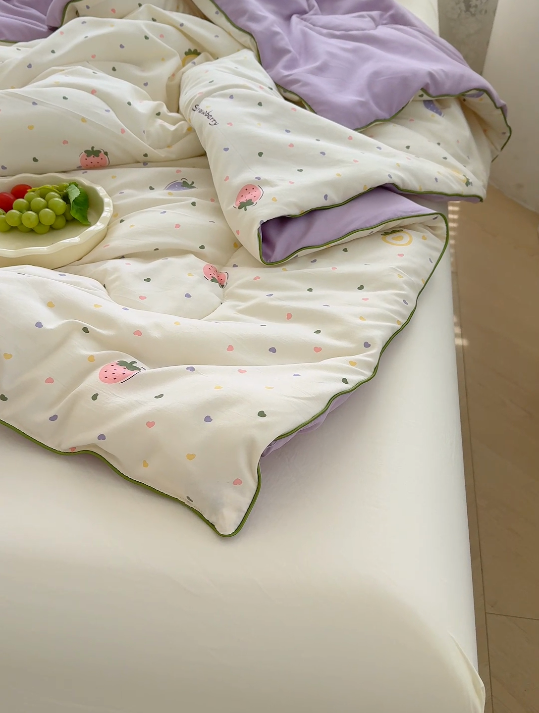 91家纺网 家纺一手货源 找家纺 美派工厂店2025新款水洗邹邹纱夏被 草莓小甜心