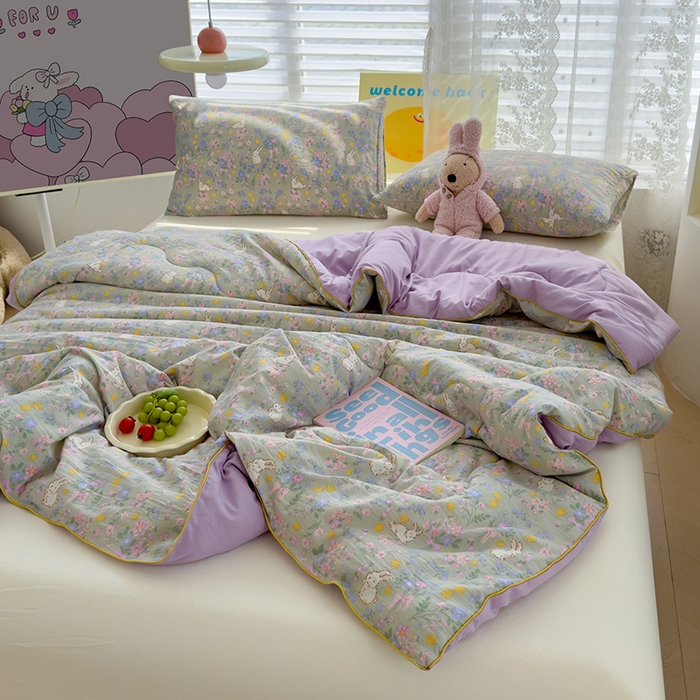 91家纺网 家纺一手货源 找家纺 美派工厂店2025新款水洗邹邹纱夏被 丝带飞飞兔