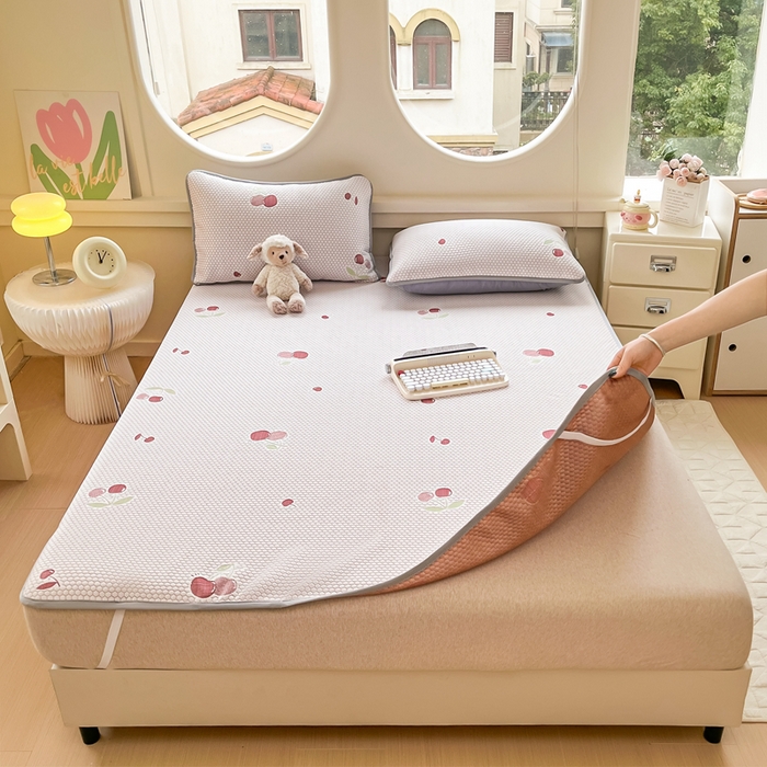 91家纺网 家纺一手货源 找家纺 芙绣 2025新款凉感丝提花学生凉席三件套 樱为有你